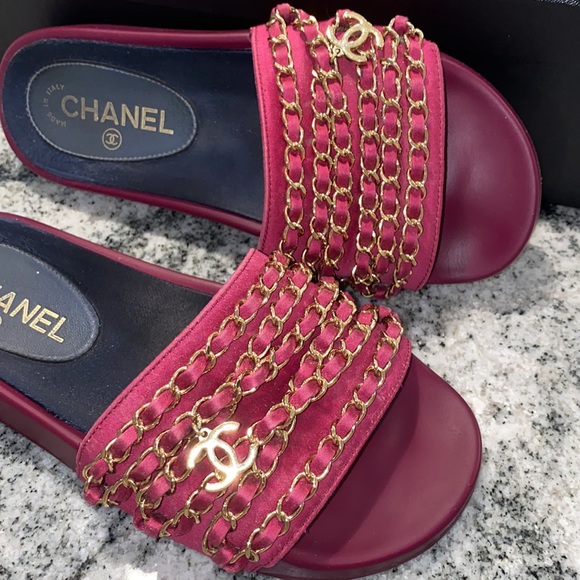 Chanel chain poolslides🌊 - Picture 3 of 10
